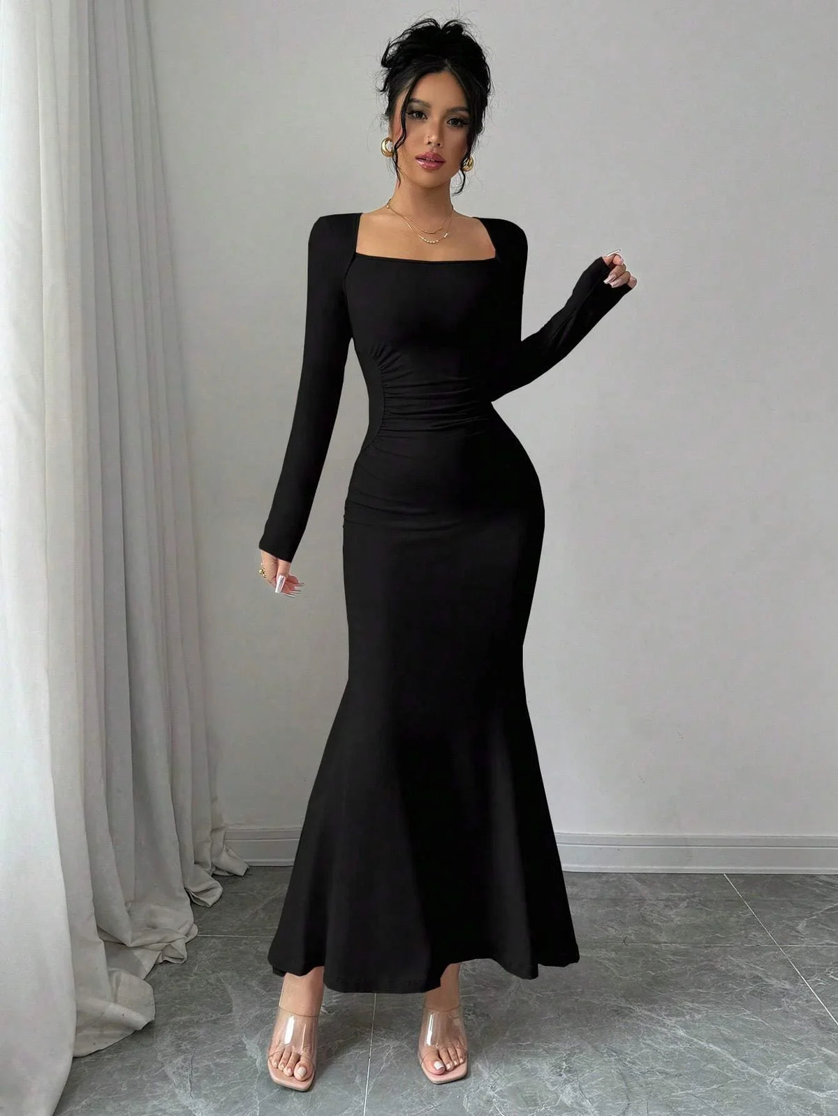 Bodycon Maxi Dress – Long Sleeve Square Neck Dress with Ruched Waist, Figure-Hugging Silhouette and Flared Floor-Length Skirt for Events