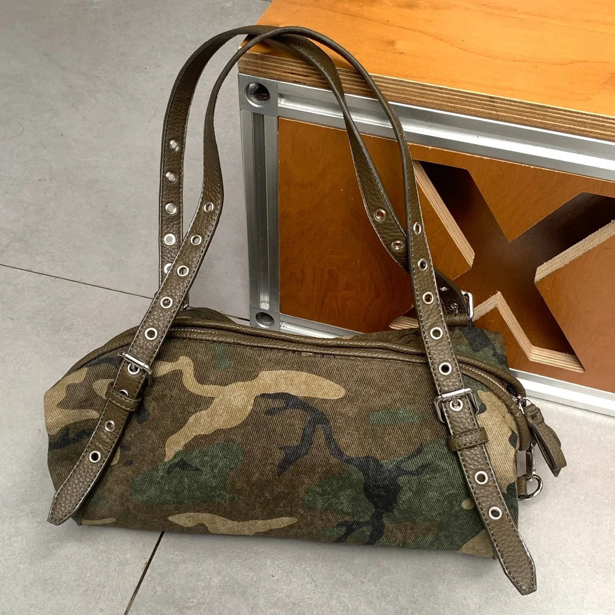 Camouflage Shoulder Bag, Vintage Canvas Handbag with Adjustable Leather Straps, Casual Crossbody Purse with Buckle Details for Travel & Everyday Use