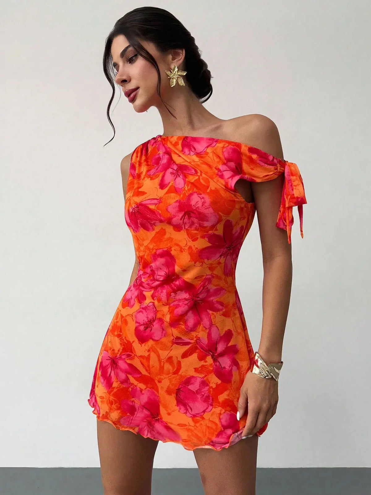 Floral Mini Dress – Off Shoulder Ruched Dress with One Shoulder Tie Detail, Fitted Silhouette and Flared Hem for Vacations & Summer Parties