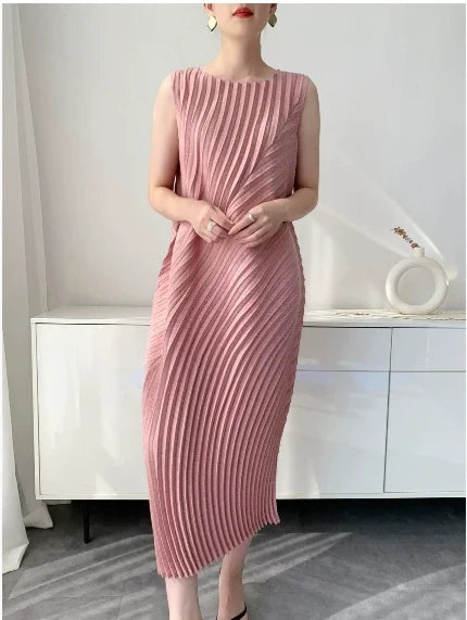 Ribbed Midi Dress – Sleeveless High Neck Bodycon Dress with Wavy Textured Pattern and Figure-Hugging Silhouette for Casual & Brunch Wear