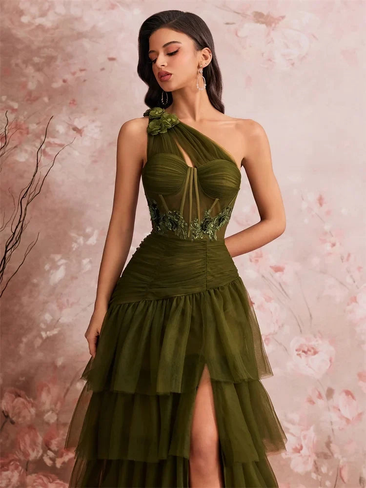 Ruffled Maxi Dress – One Shoulder Evening Gown with Ruched Bodice, Tiered Skirt and High Side Slit for Weddings & Formal Events