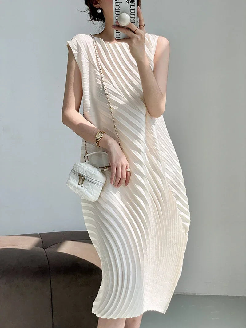 Ribbed Midi Dress – Sleeveless High Neck Bodycon Dress with Wavy Textured Pattern and Figure-Hugging Silhouette for Casual & Brunch Wear