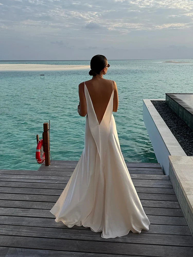 Elegant Maxi Dress – Sleeveless Cowl Neck Dress with Fitted Bodice, Adjustable Straps and Flowing Floor-Length Skirt for Vacations & Events