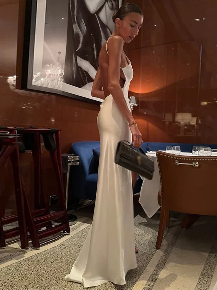 Elegant Maxi Dress – Sleeveless V-Neck Dress with Fitted Bodice, High Side Slit and Flowing Floor-Length Skirt for Evening Events & Parties