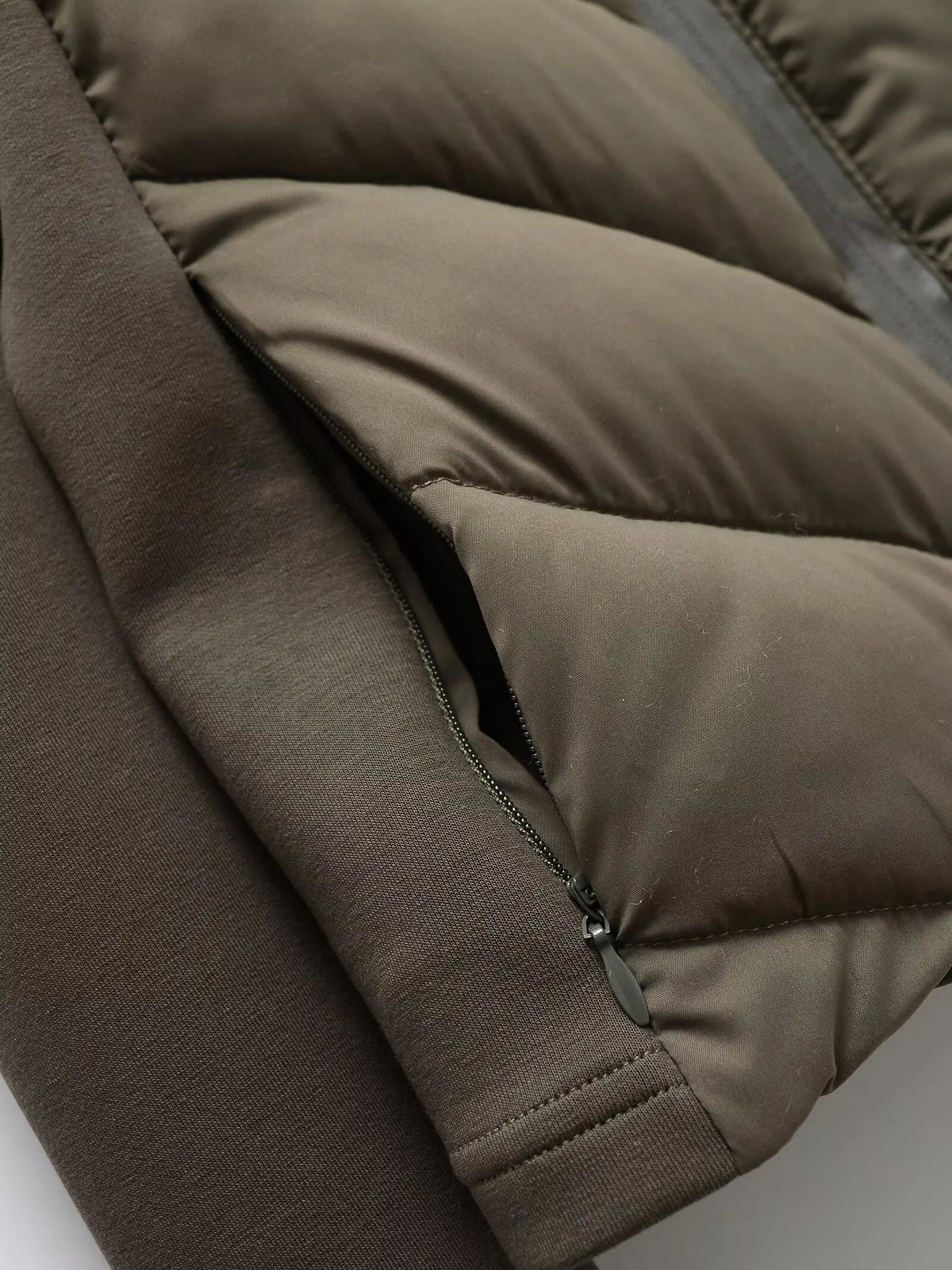 Quilted Puffer Jacket, Lightweight Slim Fit Zip-Up Jacket with High Neck and Chevron Stitching, Casual Winter Outerwear