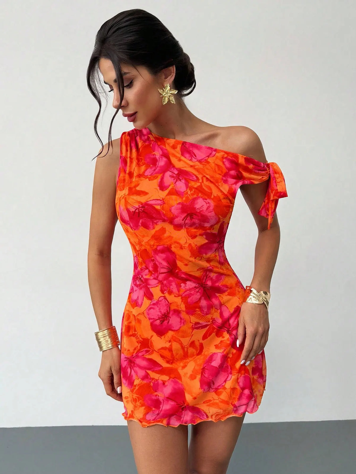 Floral Mini Dress – Off Shoulder Ruched Dress with One Shoulder Tie Detail, Fitted Silhouette and Flared Hem for Vacations & Summer Parties
