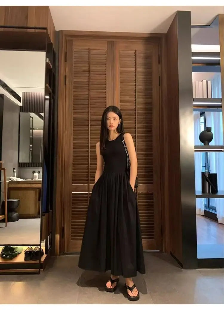 Pleated Maxi Dress – Sleeveless Scoop Neck Dress with Fitted Bodice, High Waist and Flowing Pleated Skirt for Casual & Elegant Events