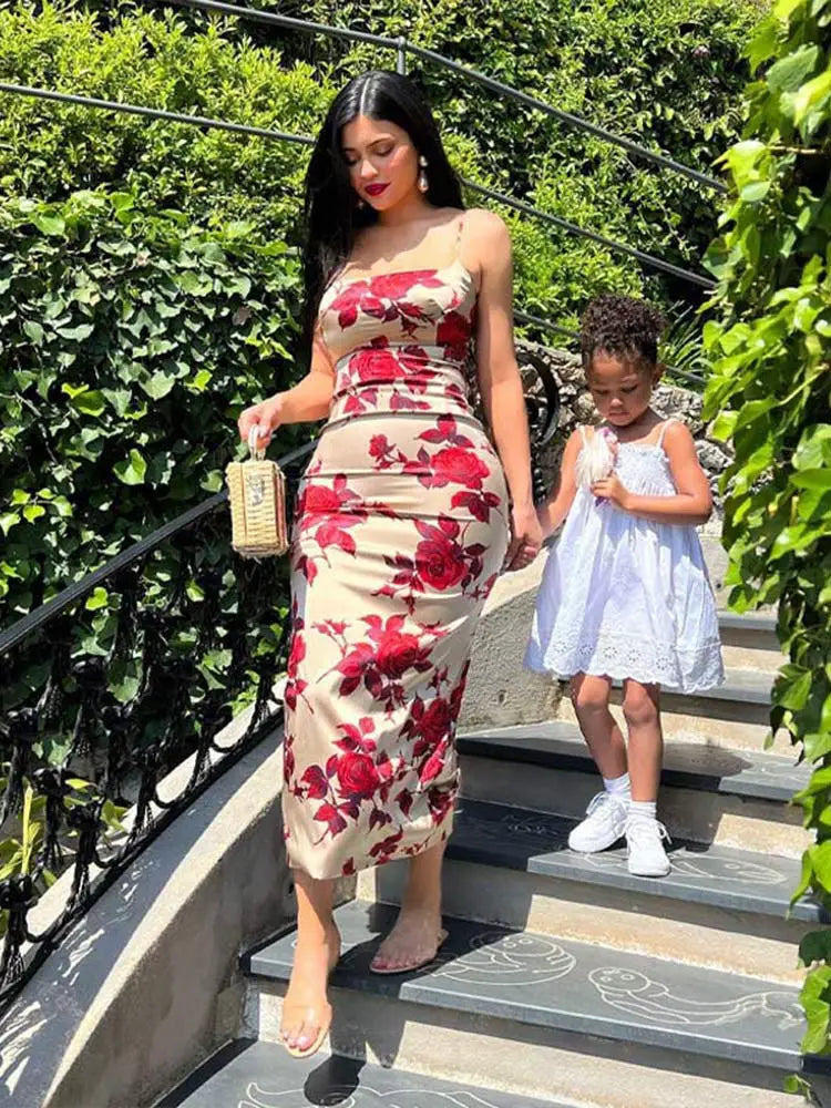 Floral Maxi Dress – Spaghetti Strap Bodycon Dress with Fitted Bodice, Flared Skirt and Romantic Floral Print for Vacations & Summer Events