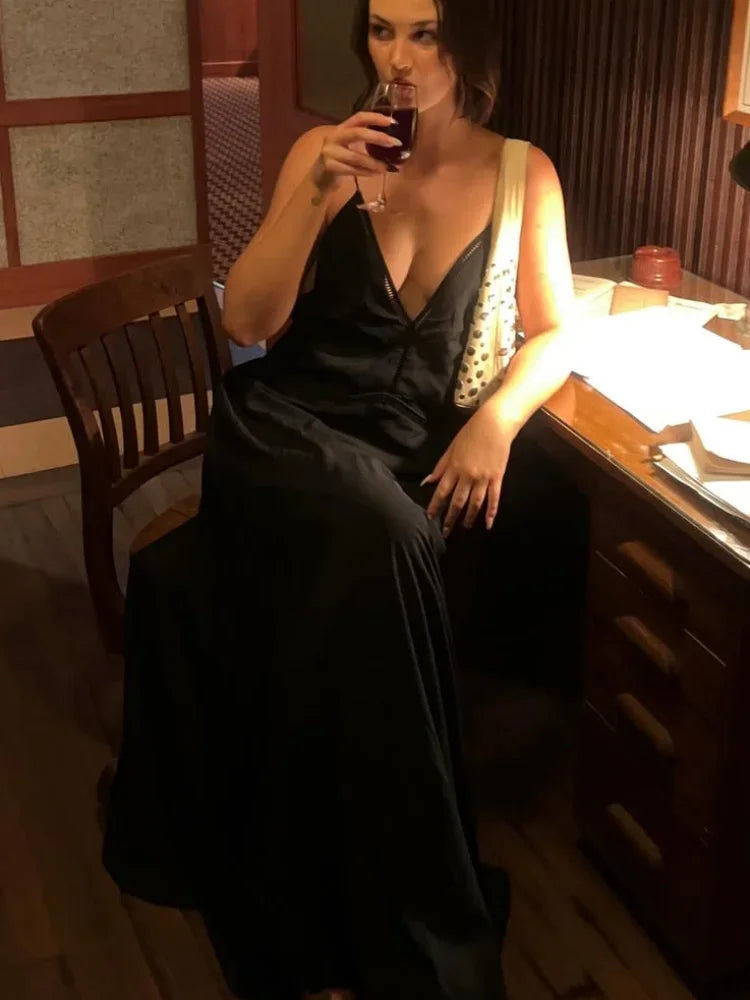 Elegant Maxi Dress – Sleeveless Deep V-Neck Dress with Fitted Bodice, Defined Waist and Flowing A-Line Skirt for Weddings & Evening Events