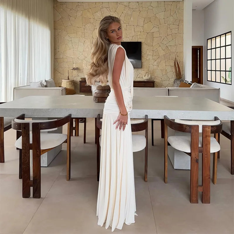 Pleated Maxi Dress – Sleeveless Square Neck Evening Gown with Fitted Bodice, Open Back and Flowing Floor-Length Skirt for Weddings & Events