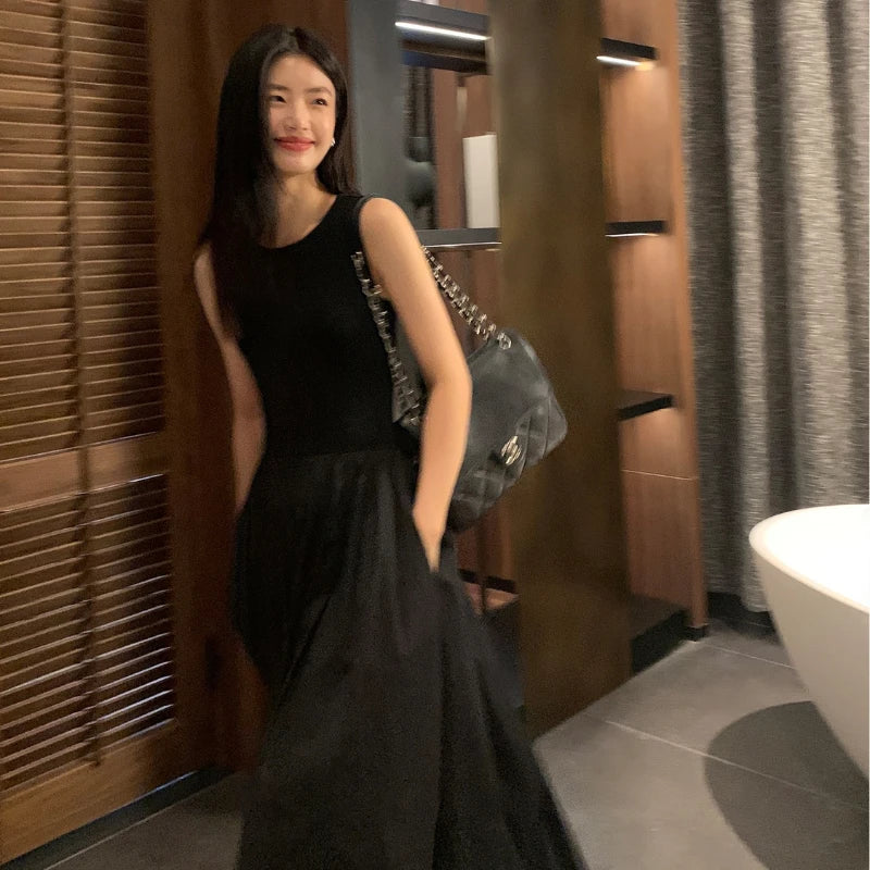 Pleated Maxi Dress – Sleeveless Scoop Neck Dress with Fitted Bodice, High Waist and Flowing Pleated Skirt for Casual & Elegant Events
