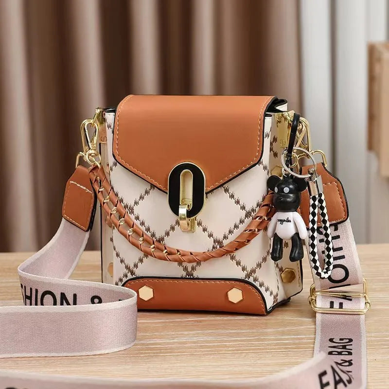 Women's Crossbody Shoulder Bag, Fashionable Leather Mini Handbag, Quilted Chain Strap Purse with Adjustable Wide Strap
