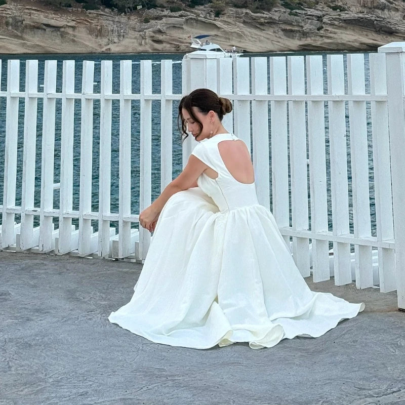 Elegant Midi Dress – Short Sleeve V-Neck Dress with Fitted Bodice, Defined Waist and Flowing A-Line Skirt for Weddings & Special Events