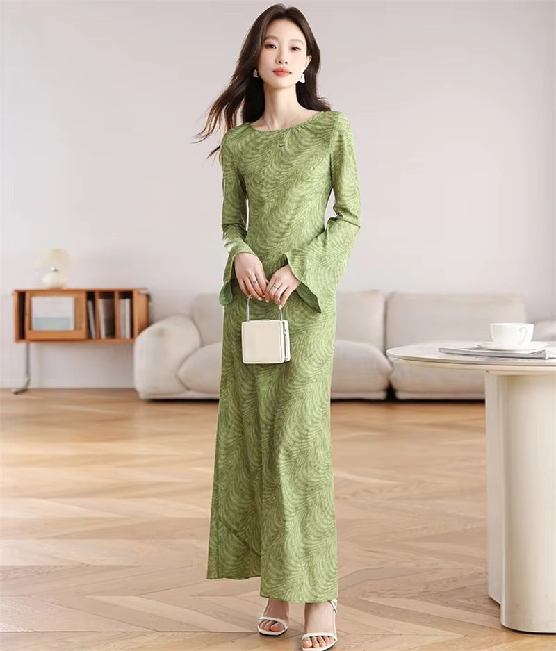 Printed Maxi Dress – Long Sleeve A Line Dress with Round Neckline, Abstract Swirl Pattern and Relaxed Flowing Silhouette