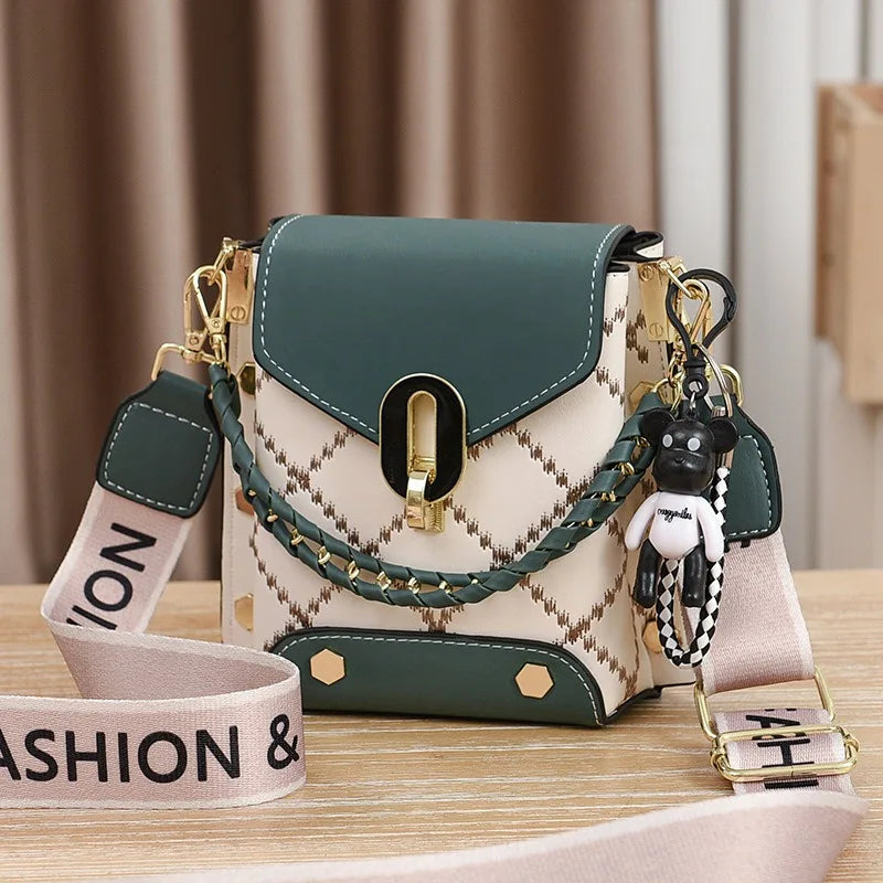 Women's Crossbody Shoulder Bag, Fashionable Leather Mini Handbag, Quilted Chain Strap Purse with Adjustable Wide Strap