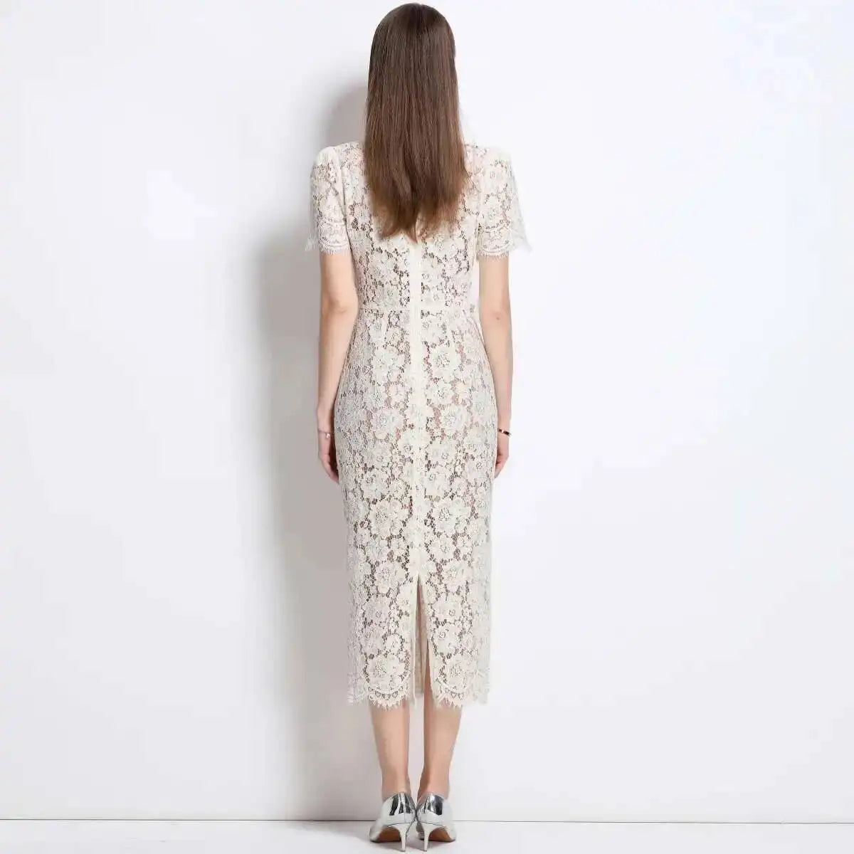 Lace Midi Dress – Short Sleeve Bodycon Dress with V-Neck, Intricate Lace Texture and Fitted Silhouette for Weddings, Brunch & Events