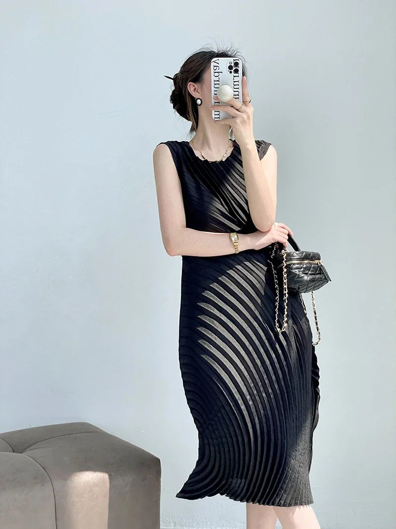 Ribbed Midi Dress – Sleeveless High Neck Bodycon Dress with Wavy Textured Pattern and Figure-Hugging Silhouette for Casual & Brunch Wear