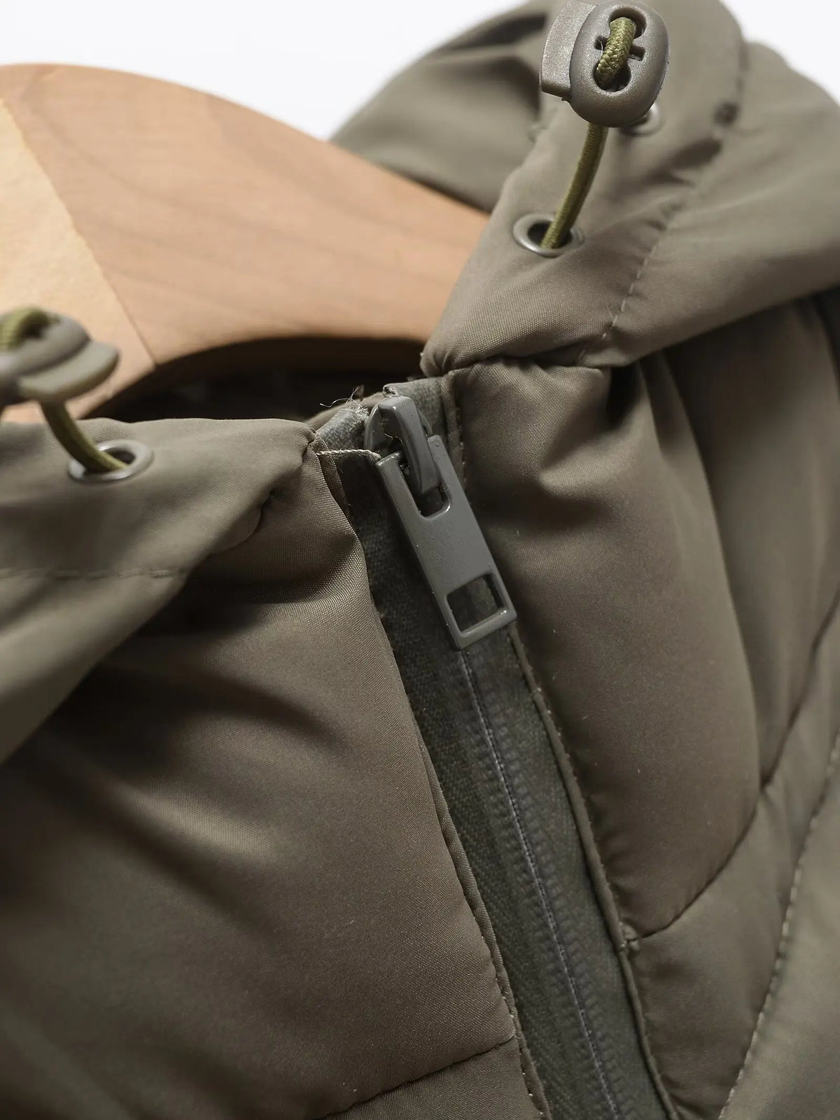 Quilted Puffer Jacket, Lightweight Slim Fit Zip-Up Jacket with High Neck and Chevron Stitching, Casual Winter Outerwear