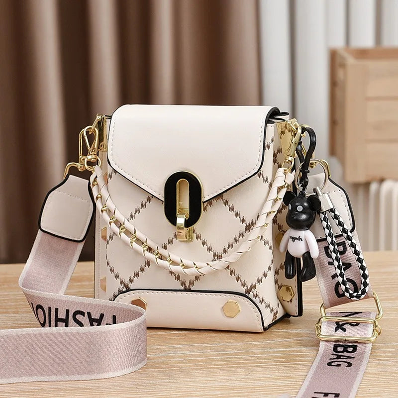 Women's Crossbody Shoulder Bag, Fashionable Leather Mini Handbag, Quilted Chain Strap Purse with Adjustable Wide Strap