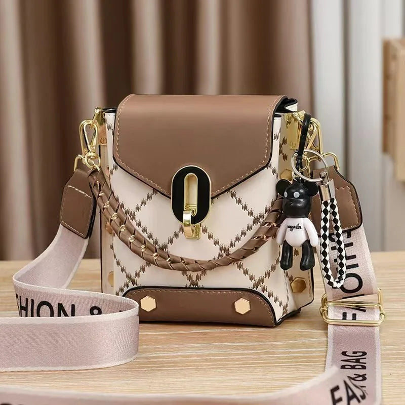 Women's Crossbody Shoulder Bag, Fashionable Leather Mini Handbag, Quilted Chain Strap Purse with Adjustable Wide Strap