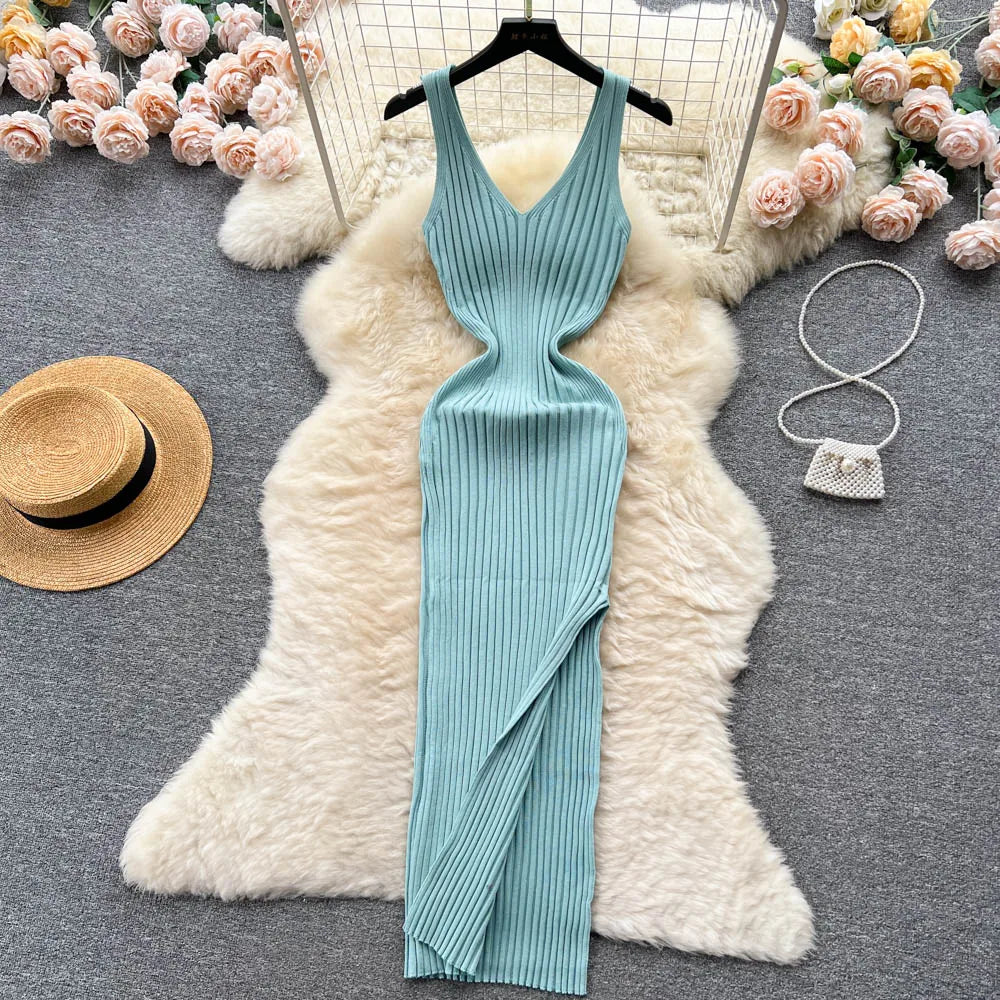 Ribbed Maxi Dress – Sleeveless V-Neck Bodycon Dress with Fitted Waist, Stretch Knit Fabric and Elegant Floor-Length Silhouette