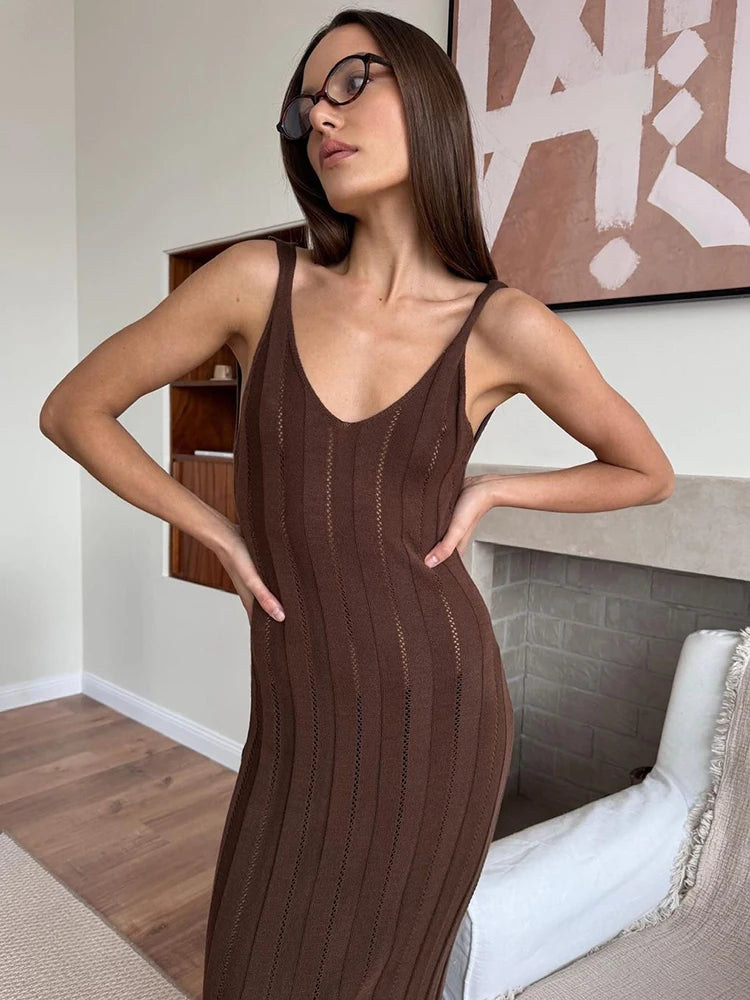 Sleeveless Ribbed Maxi Dress – Scoop Neck Bodycon Dress with Wide Shoulder Straps, Vertical Textured Detailing and Elegant Fitted Silhouette