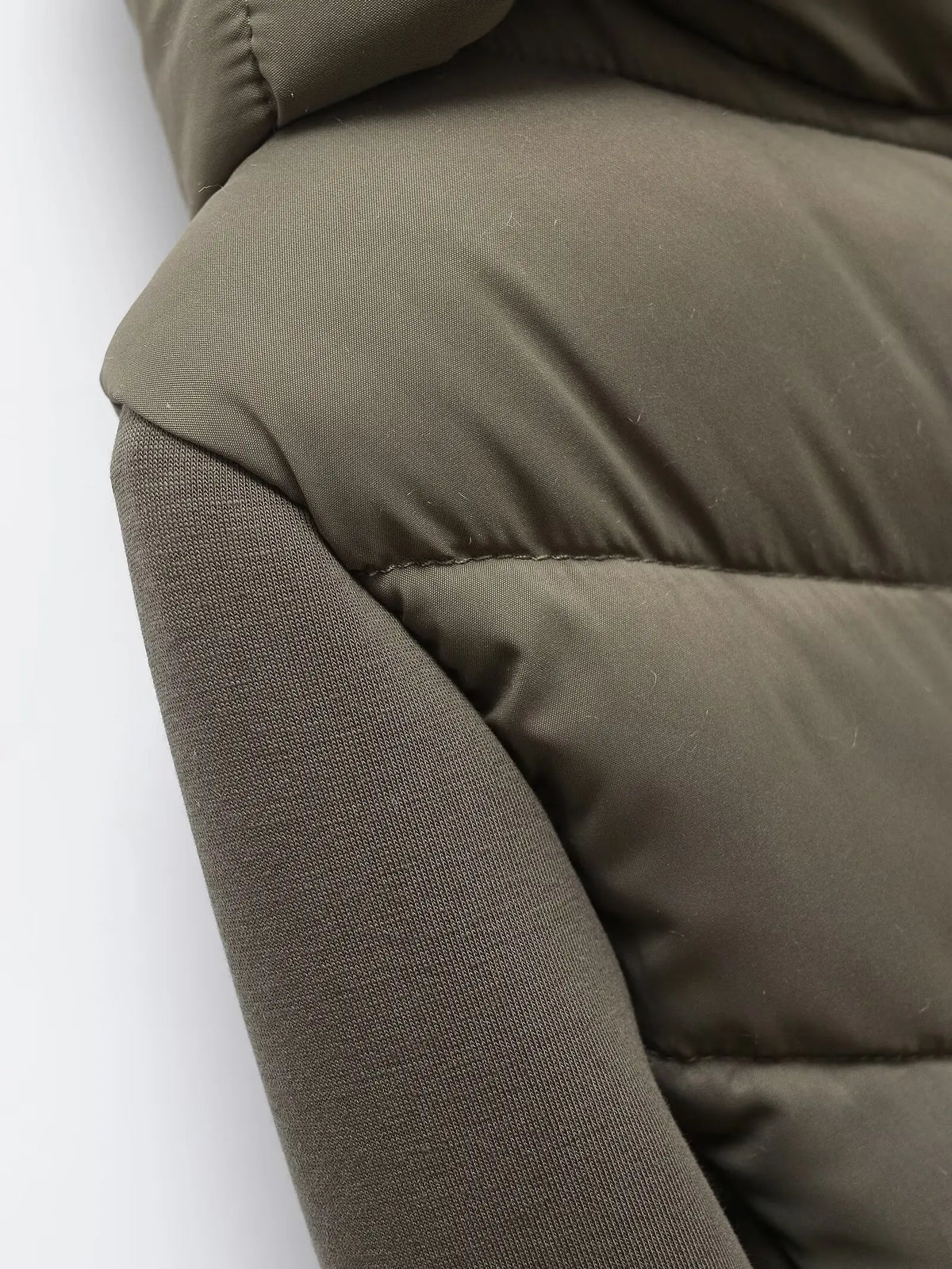 Quilted Puffer Jacket, Lightweight Slim Fit Zip-Up Jacket with High Neck and Chevron Stitching, Casual Winter Outerwear
