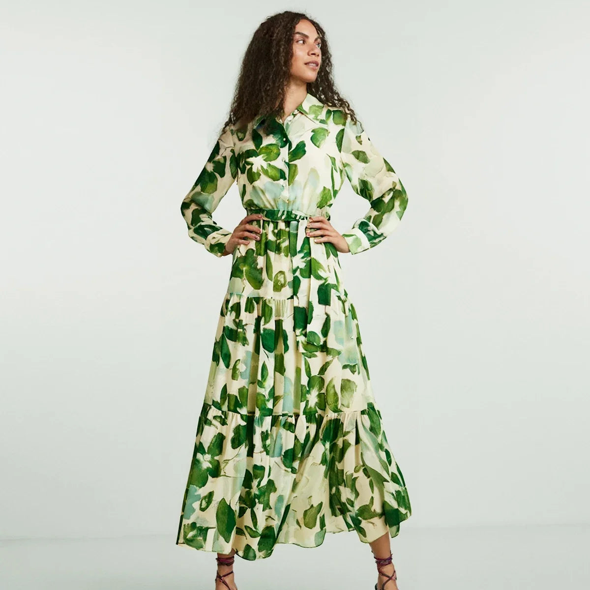 Floral Maxi Dress – Long Sleeve V-Neck Dress with Defined Waist, Flowing A-Line Skirt and Botanical Print for Vacations & Special Events