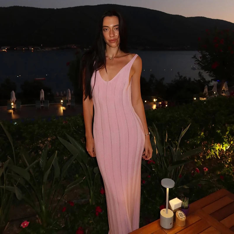 Sleeveless Ribbed Maxi Dress – Scoop Neck Bodycon Dress with Wide Shoulder Straps, Vertical Textured Detailing and Elegant Fitted Silhouette